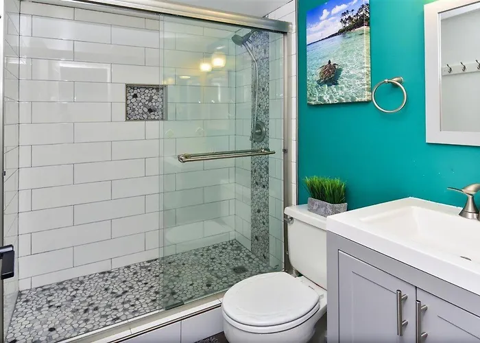 2 Bedroom With Beautiful Ocean And Bay Views