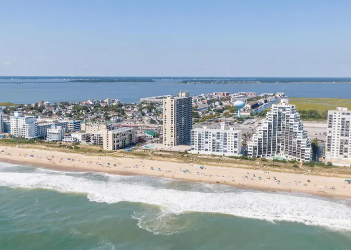 2 Bedroom With Beautiful Ocean And Bay Views